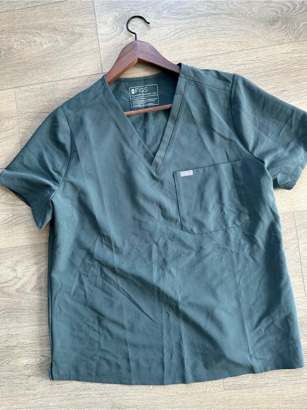 FIGS Women's Bonsai Catarina Scrub Top | XL | limited edition color